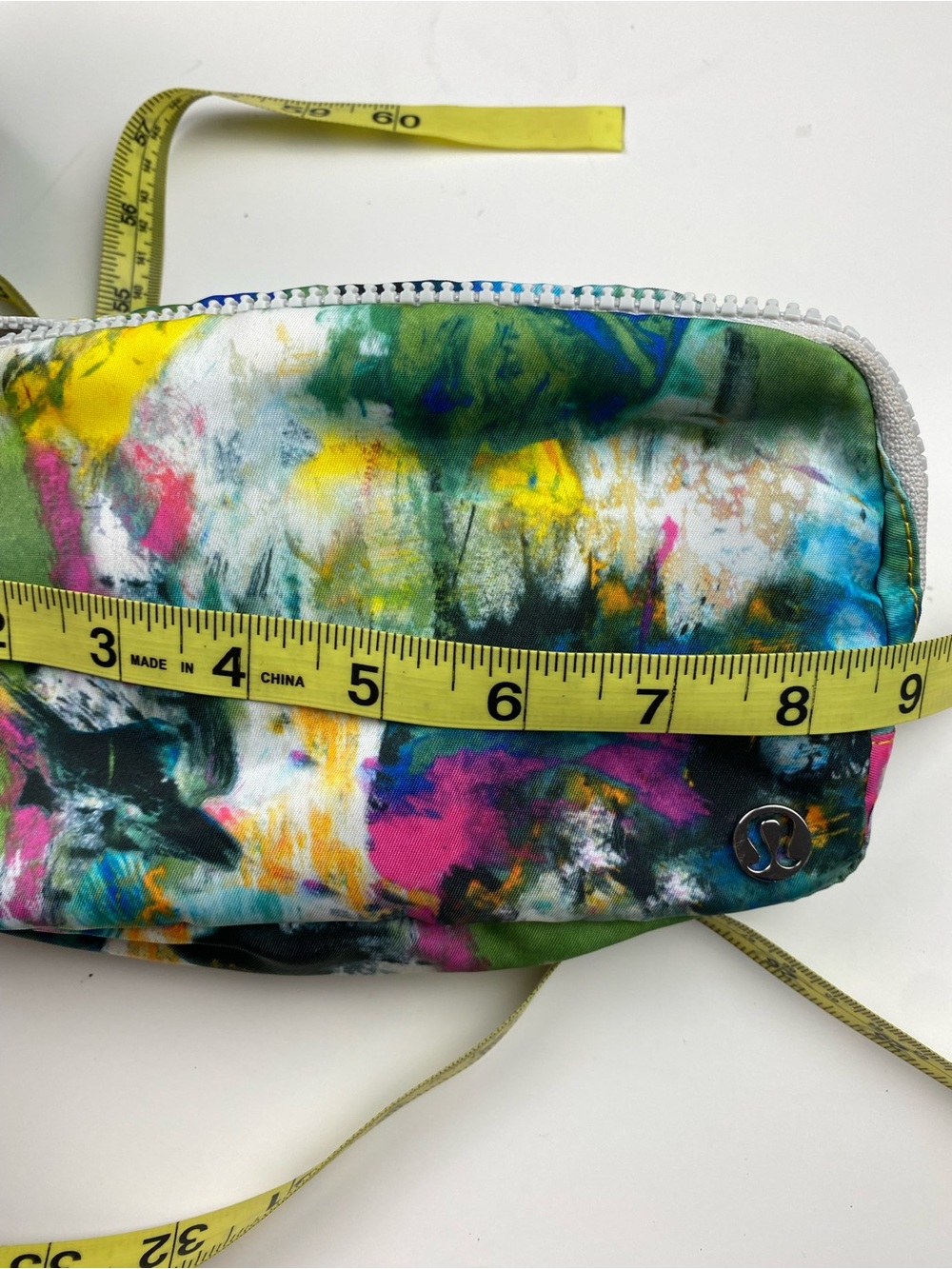 Lululemon Everywhere Belt Bag No Limits White Multicolor Tie Dye - Picture 6 of 9